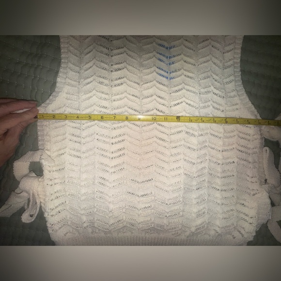Quiet vibes Crème knit Sleeveless side tie top. Size Medium. NWT - Picture 3 of 15